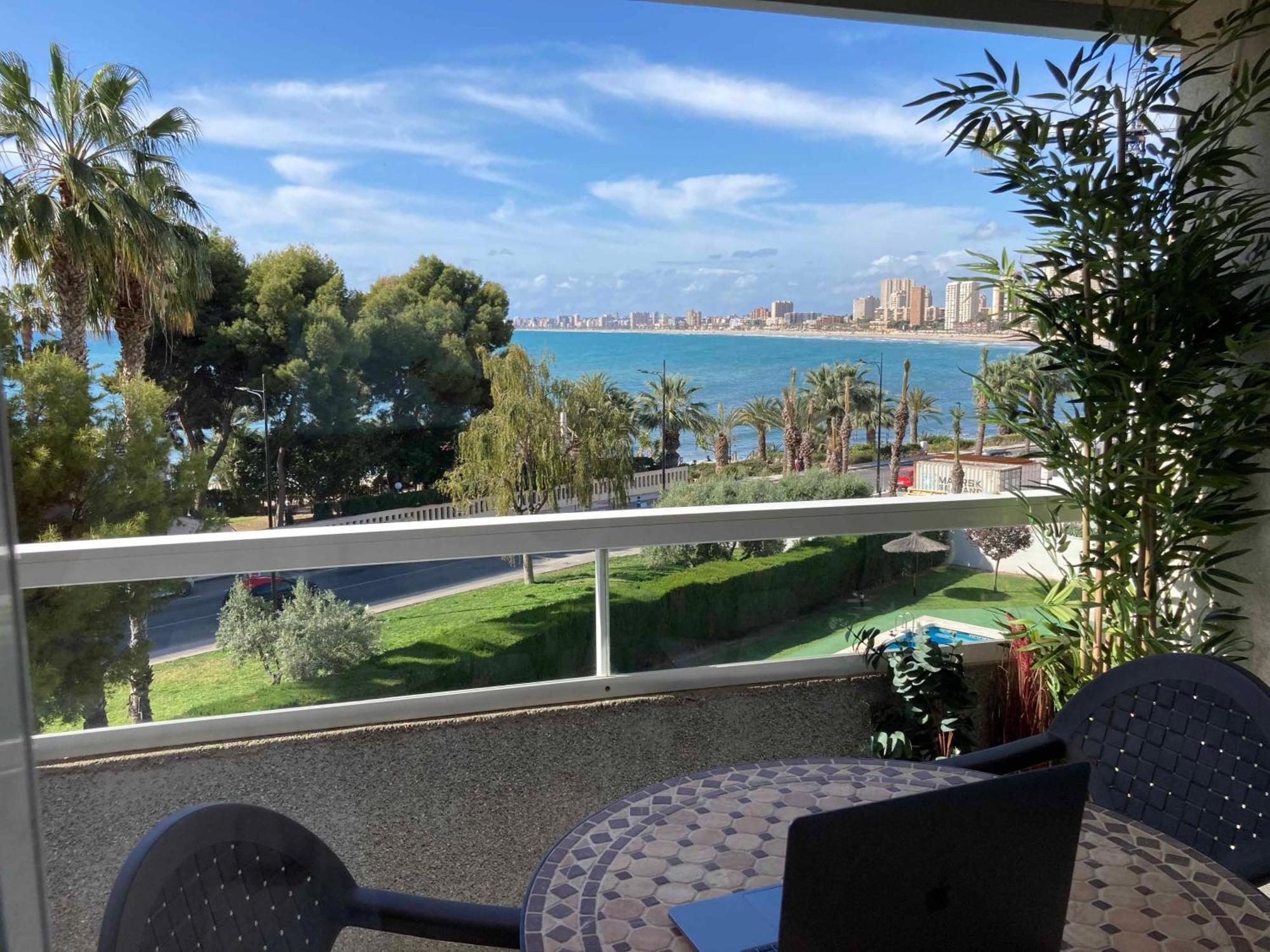 B L U E: Muchavista Sea View